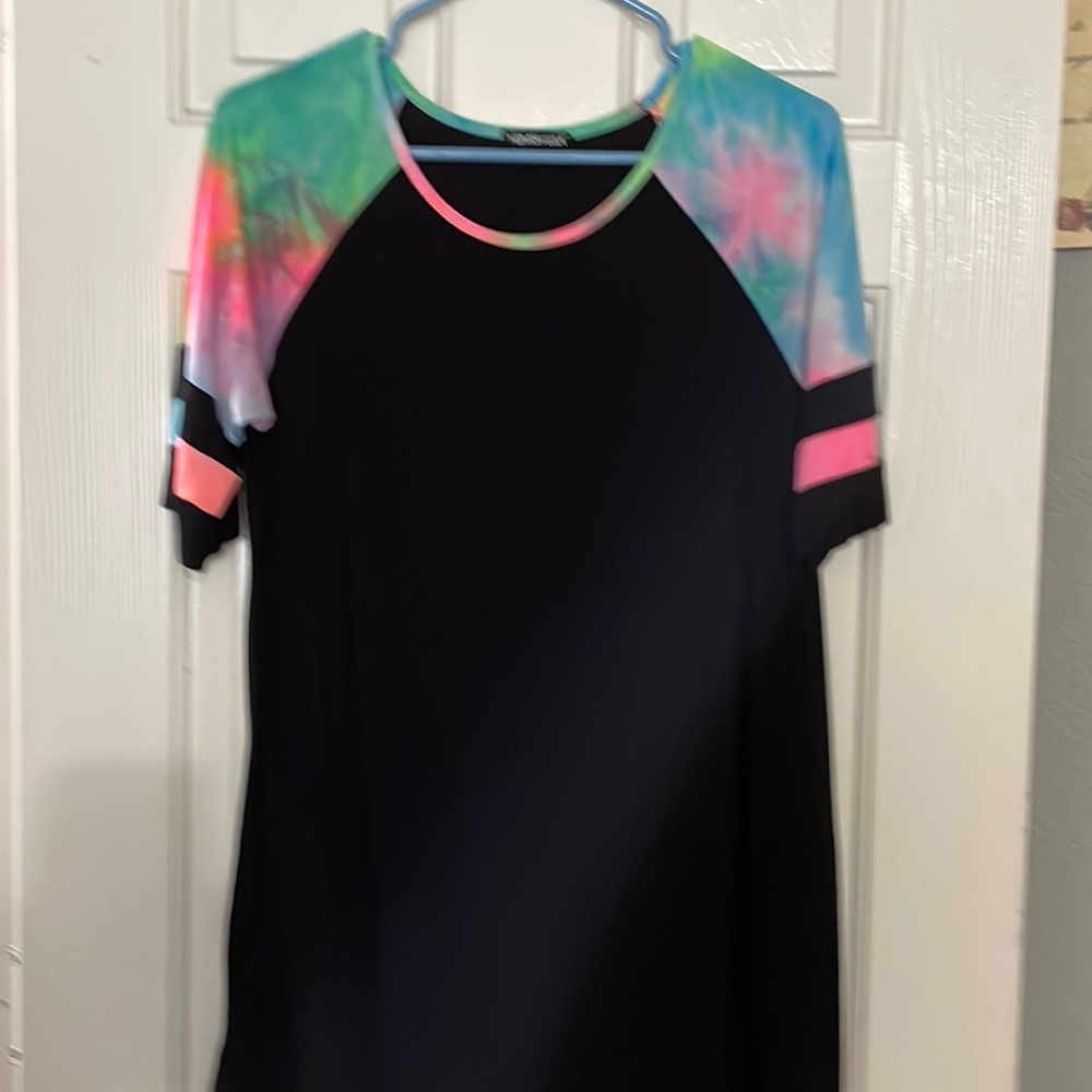 Black and tie dye top. Size med.